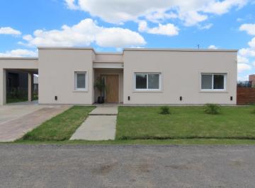 Casa · 156m² · 6 Ambientes · 4 Cocheras · Casa en Venta en Santa Isabel 2 con Terminaciones de Calidad