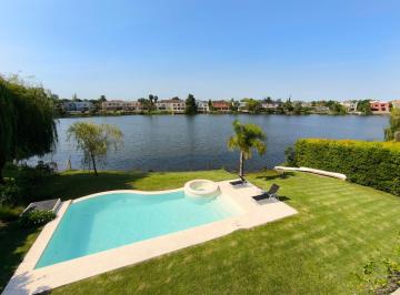 Casa · 375m² · 7 Ambientes · 3 Cocheras · Venta de Casa 7 Ambientes a La Laguna Castores Nordelta