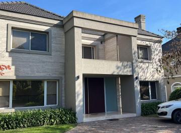 Casa · 833m² · 5 Ambientes · Venta - Casa en Saint Thomas Sur