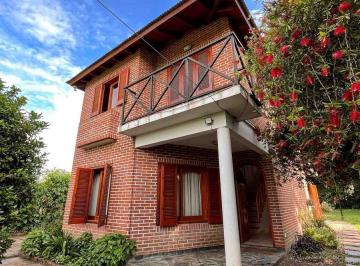 Casa · 199m² · 4 Ambientes · Casa en Venta - 2 Dorm. 3 Baños - Cochera - 880 m² - Manuel B. Gonnet