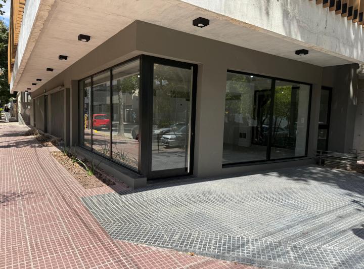 Local comercial · 104m²