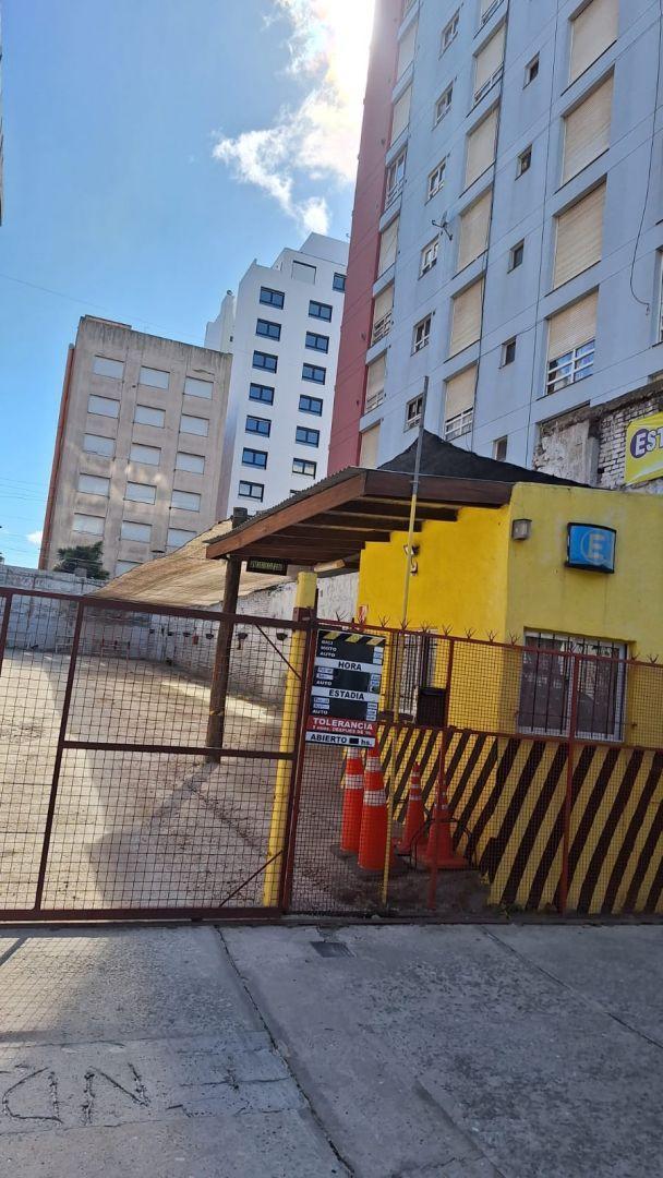 Venta de Lote en La Perla, 371m² sobre Balcarce y La Rioja