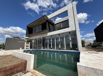 Casa · 550m² · 7 Ambientes · 2 Cocheras · Casa en Venta Y. Alquiler en El Yacht Nordelta