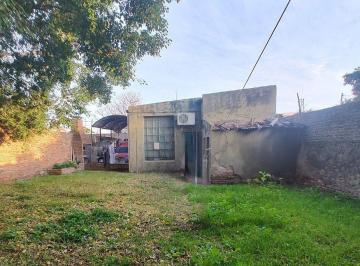 Casa · 146m² · 2 Ambientes · 1 Cochera · Casa a Refaccionar con Gran Potencial