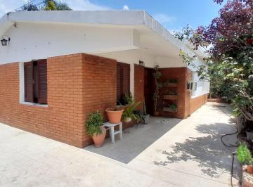Casa · 251m² · 5 Ambientes · 1 Cochera · En Venta Casa con Galpon en Reconquista