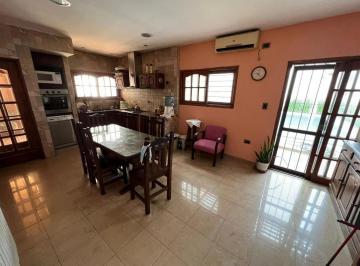 Casa · 225m² · 6 Ambientes · 1 Cochera · Casa en Venta - 5 Dorm. 3 Baños - Cochera - 302 m² - La Plata