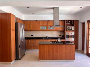 Casa · 270m² · 5 Ambientes · 1 Cochera · Vta Casa 5amb 2plantas a Nuevo - Bº Pileta - Ram. Mejia