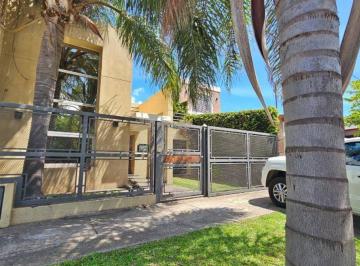 Casa · 209m² · 6 Ambientes · 2 Cocheras · Venta Casa 3 Dorm. con Patio San Lorenzo