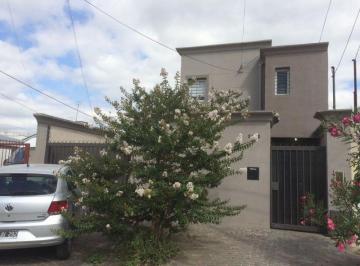 Casa · 216m² · 5 Ambientes · 1 Cochera · Casa en Venta - 4 Dorm. 4 Baños - 238 m² - Almirante Brown
