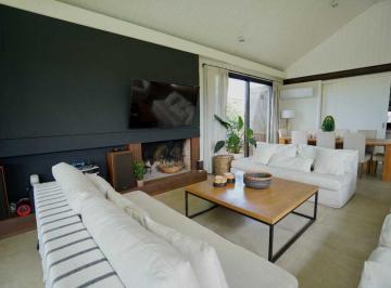 Casa · 215m² · 6 Ambientes · 4 Cocheras · Venta Casa 4 Dorm. en Mirador de La Tahona