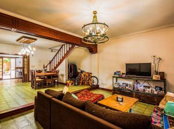 Casa · 205m² · 5 Ambientes · 2 Cocheras · Venta de Casa en Villa Devoto 5 Ambientes