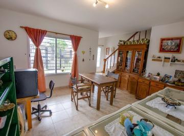 Casa · 106m² · 4 Ambientes · 1 Cochera · Casa en Venta Longchamps con Cochera