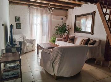 Casa · 165m² · 4 Ambientes · Casa Reciclada Zona Av Brasil