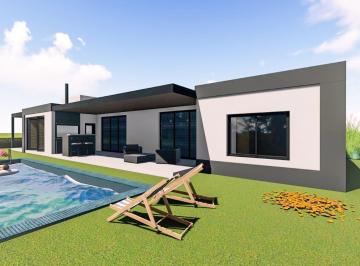 Casa · 173m² · 4 Ambientes · 2 Cocheras · Casa en Venta - 3 Dorm. 3 Baños - 919 m² - La Plata