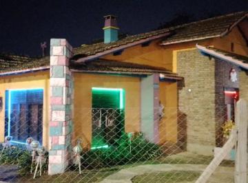 Casa · 200m² · 5 Ambientes · Casa en Venta - 3 Dorm. 2 Baños - 600 m² - Bella Vista, San Miguel