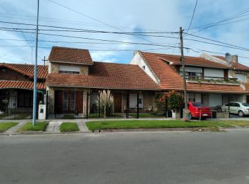 Casa · 150m² · 6 Ambientes · 2 Cocheras · Casa en Venta - 4 Dorm. 3 Baños - Cochera - 200 m² - Punta Mogotes, Mar del Plata