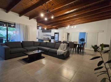 Casa · 190m² · 5 Ambientes · 2 Cocheras · Casa 3 Dorm. en Alquiler y o Venta - Funes Town - Funes