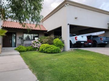 Casa de 7 ambientes, Chacras de Coria · Casa de Categoría en Una Planta con Piscina – Barrio Privado Rincón de Araoz