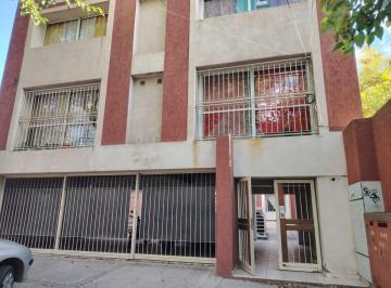 Casa · 2 Dormitorios · 1 Cochera · Casa en Capital