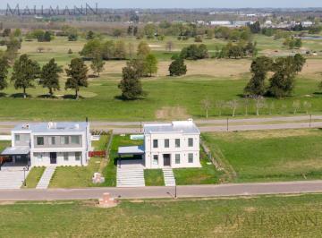 Casa · 220m² · 5 Ambientes · 2 Cocheras · Casa Venta Vista Al Golf de Pilar Golf | Mallmann Propiedades