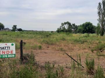 Campo , Ibarlucea · Fraccion de 8200 m² en Zona Urbanizada Ibarlucea. Retasado!