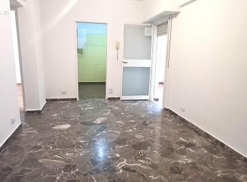 Departamento de 3 ambientes, Villa del Parque · Apto Crédito. Apto Profesional. Nazarre 3270, 1er Piso. Cómodo 3 Amb., 2 Patios y Baulera