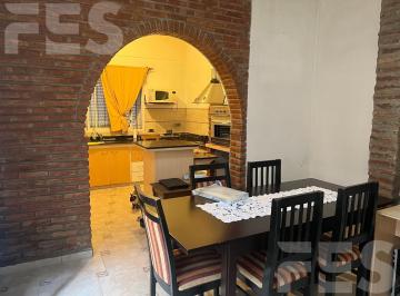 Casa · 134m² · 3 Ambientes · Casa 3 Ambientes en Caseros, con Quincho, Balcon y Terraza