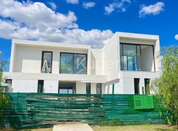 Casa · 240m² · 5 Ambientes · Alquiler Anual Casa a La Laguna 5 Amb Barrio San Gabriel, Villanueva, Tigre