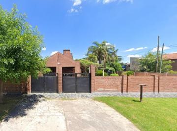 Casa de 5 ambientes, La Plata · Casa en Venta en Gonnet - Parque y Pileta