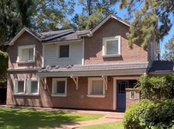Casa · 240m² · 6 Ambientes · Barrio Cerrado La Chacra Casa Super Impecable 4 Dorm Venta