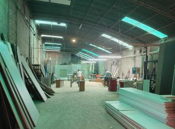 Bodega-Galpón , Córdoba · Vendo Galpón 1200 m², Oficinas y Local Comercial B° San Vicente