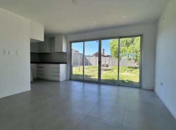Casa · 84m² · 4 Ambientes · 2 Cocheras · Venta Casa en Solymar Dos Dorm.