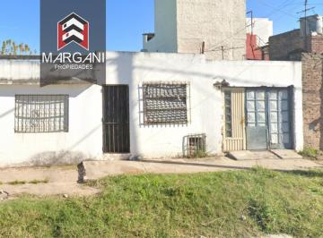 Casa · 170m² · 4 Ambientes · 2 Cocheras · Casa 4 Amb C/ Cochera + Local Al Frente - Se Toman Valores