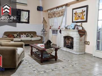 Casa · 100m² · 3 Ambientes · Excelente Casa 3 Amb S/ Lote 230 m²
