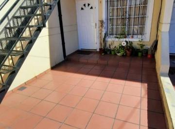 Departamento · 44m² · 3 Ambientes · 1 Cochera · Duplex 3 Amb C/ Cochera y Patio - Excelente
