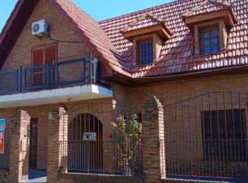 Casa · 300m² · 4 Ambientes · 2 Cocheras · Casa en Venta - 3 Dorm. 2 Baños - Cochera - 340 m² - San Miguel