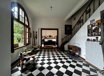 Casa · 650m² · 7 Ambientes · Casa en Alquiler en La Lucila, con Pileta, Quincho y Parrilla