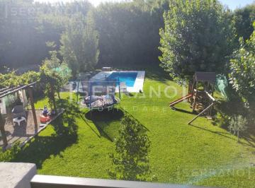 Casa · 182m² · 5 Ambientes · 2 Cocheras · Casa en Venta con 4 Dorm. y Pileta en Barrio Los Pinos. Exaltacion de La Cruz. Apta Credito.