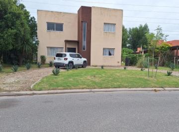 Casa · 150m² · 4 Ambientes · 1 Cochera · Casa en Venta - 3 Dorm. 3 Baños - Cochera - 900 m² - Villanueva, Tigre