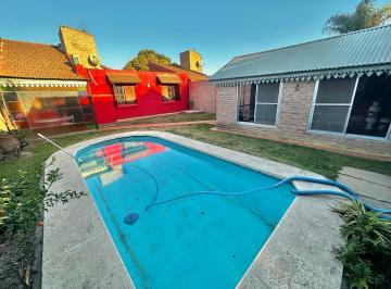 Casa · 135m² · 7 Ambientes · 1 Cochera · Apta Crédito, Zna Norte, 3 Dor, Cochera, Pileta, Quincho