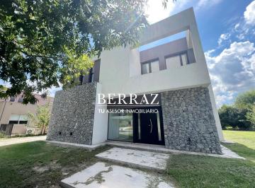 Casa · 208m² · 6 Ambientes · 2 Cocheras · Casa Venta 3 Dorm. Haras Santa Maria Lote de 703 m² Escobar