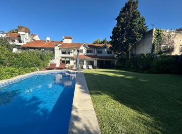 Casa · 440m² · 8 Ambientes · 1 Cochera · Casa 8 Ambientes en Colón 200