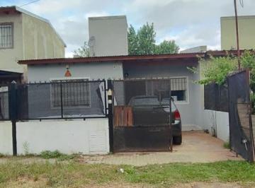 Casa de 3 ambientes, Rosario · Casa en Venta Entrega en Usd Mas Cuotas en Pesos