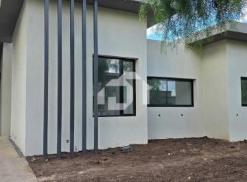 Casa · 130m² · 4 Ambientes · 2 Cocheras · Casa en Venta en San Ramiro, Pilar del Este, Pilar