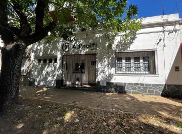 Casa · 140m² · 4 Ambientes · 1 Cochera · Casa en Venta de 3 Dorm. con Garage en 51 Entre 30 y 31 Apta Credito