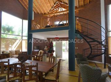 Casa · 290m² · 4 Ambientes · 2 Cocheras · Casa en Haras del Sur Venta Alquiler - Permuta