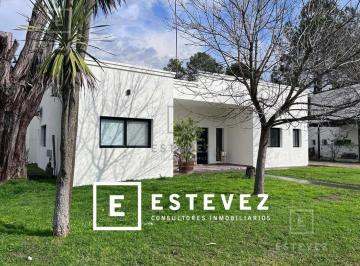 Casa · 184m² · 4 Ambientes · 2 Cocheras · Casa en Venta, Pileta, 3 Dorm., Barrio Cerrado, Escobar
