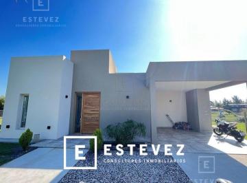 Casa · 140m² · 4 Ambientes · 1 Cochera · Casa en Venta Ubicado en El Cazal, Escobar, G. B. a. Zona Norte