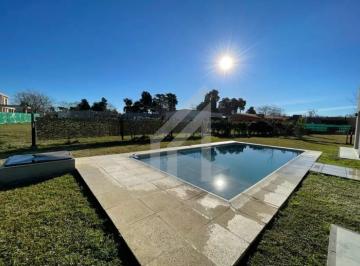 Casa · 217m² · 6 Ambientes · 1 Cochera · Casa en Alquiler en San Matias, Escobar, G. B. a. Zona Norte