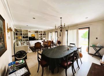 Casa · 196m² · 3 Dormitorios · 2 Cocheras · Casa en Venta en El Barrio Privado Somontano Carrodilla Mendoza